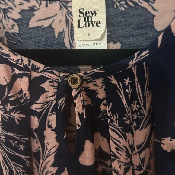 Sew In Love Navy & Pink Floral Sleeveless Top | NWT | Sizes S & M | Office-Ready - Picture 3 of 4